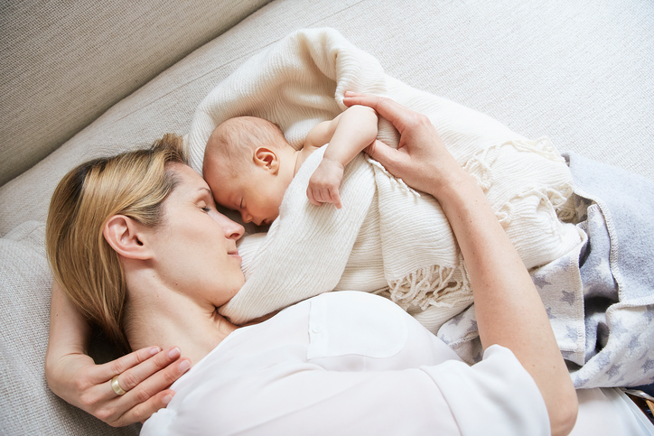 Spánok dojčaťa: ako naučiť dieťa spať